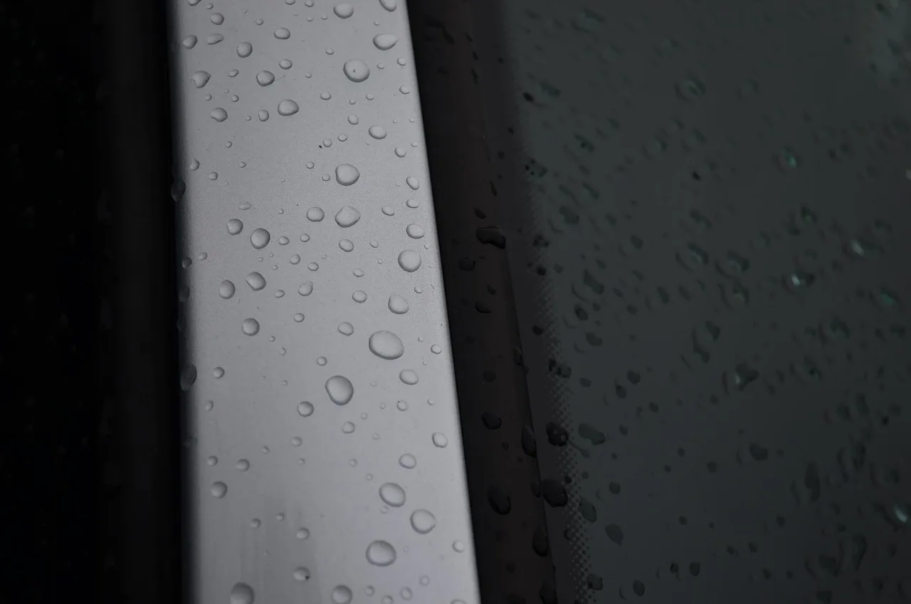 tint, glas, clean, window, backdrop, surface, blur, water, bokeh, bright, car wallpapers, texture, raindrop, drop, rain, macro, nature, light, weather, bubble, wash, washed, car, glass, gray rain, gray bokeh, gray clean, gray bubbles. Ceramic window tint vs regular tint: which should a US shop stock first?